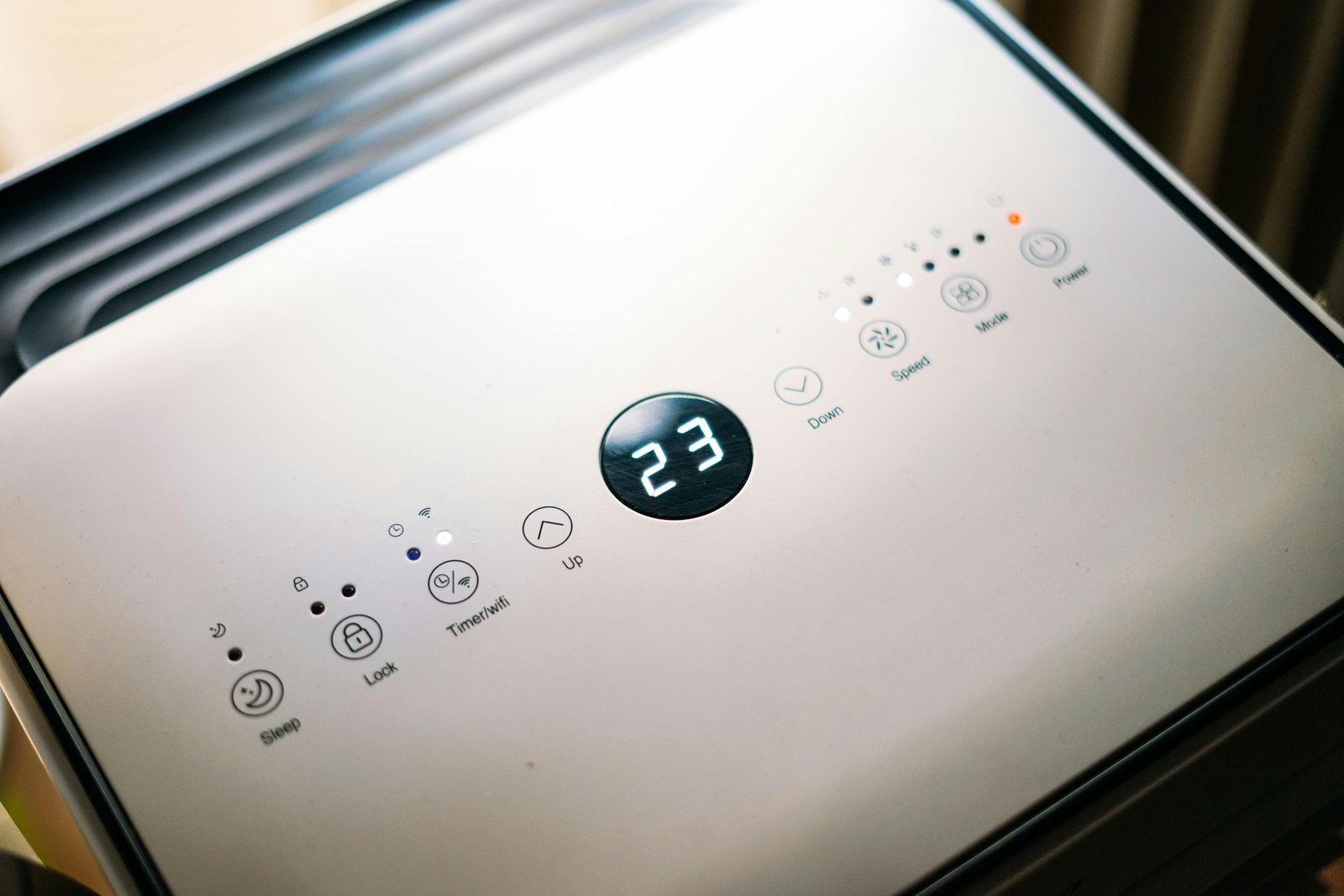 Thermostat connecté affichant la température et la consommation d’énergie